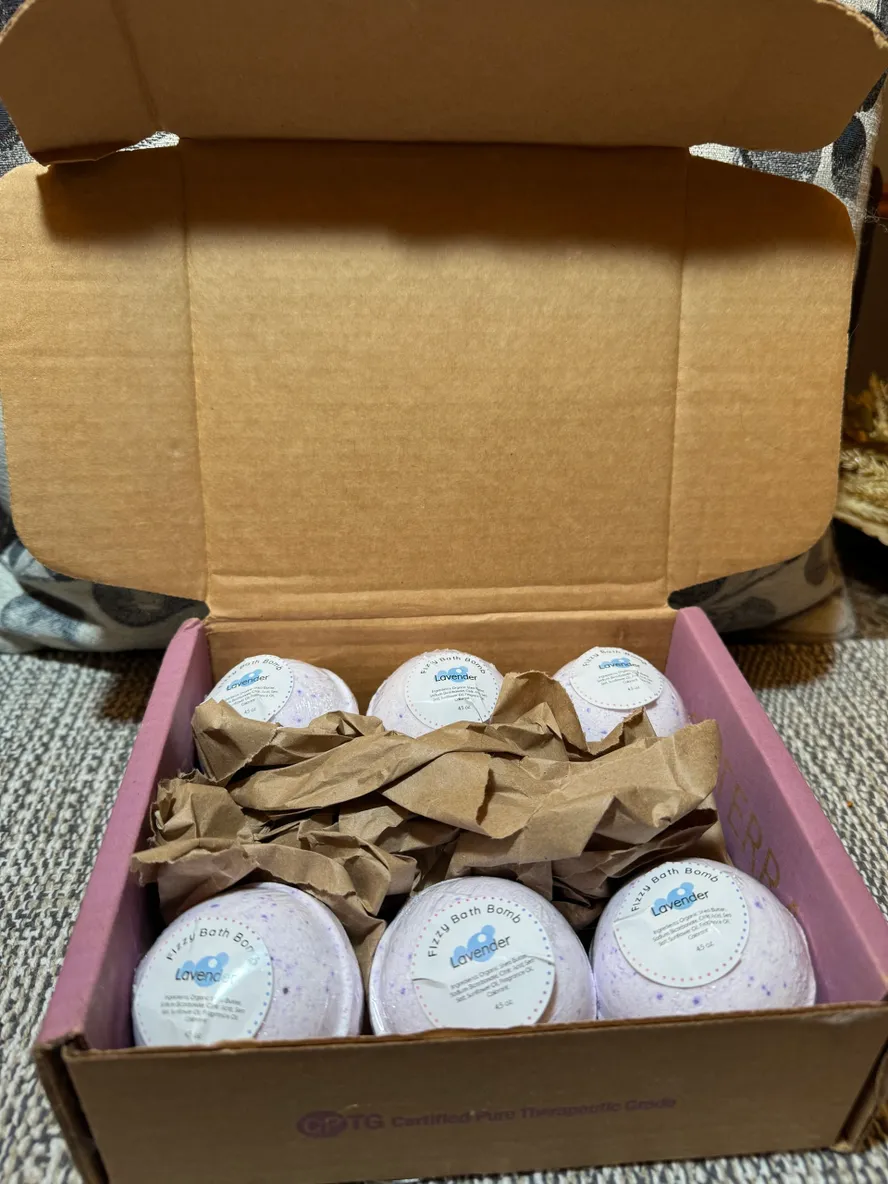 Lily Lake Lavender Bath Bombs 4 pack